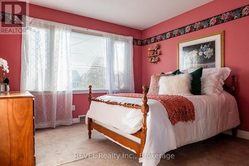 6771 Dunn Street, Niagara Falls (216 - Dorchester), ON - Indoor Photo Showing Bedroom