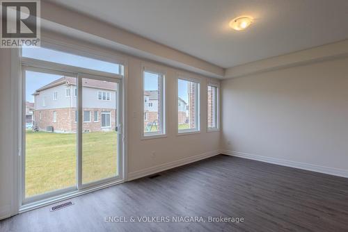 9247 White Oak Avenue, Niagara Falls (224 - Lyons Creek), ON - Indoor Photo Showing Other Room