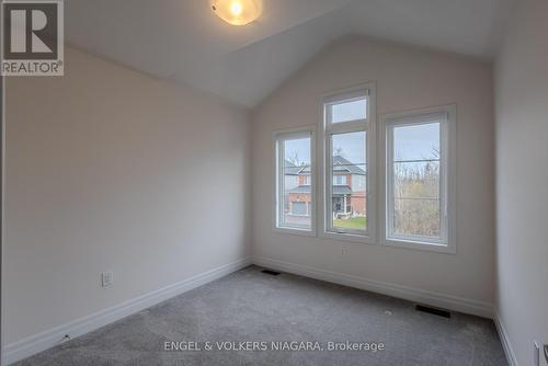 9247 White Oak Avenue, Niagara Falls (224 - Lyons Creek), ON - Indoor Photo Showing Other Room