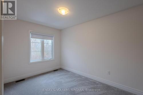 9247 White Oak Avenue, Niagara Falls (224 - Lyons Creek), ON - Indoor Photo Showing Other Room