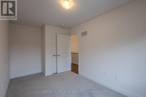 9247 White Oak Avenue, Niagara Falls (224 - Lyons Creek), ON - Indoor Photo Showing Other Room