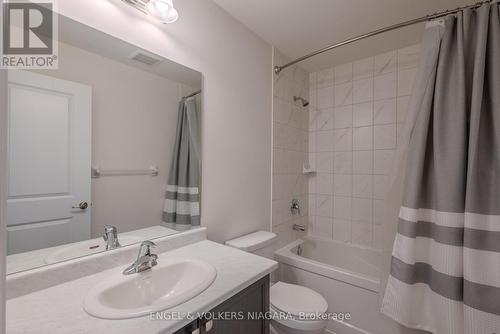 9247 White Oak Avenue, Niagara Falls (224 - Lyons Creek), ON - Indoor Photo Showing Bathroom