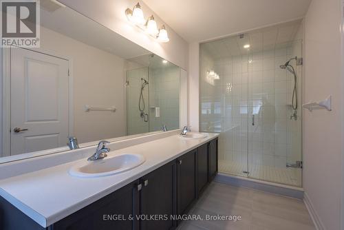 9247 White Oak Avenue, Niagara Falls (224 - Lyons Creek), ON - Indoor Photo Showing Bathroom