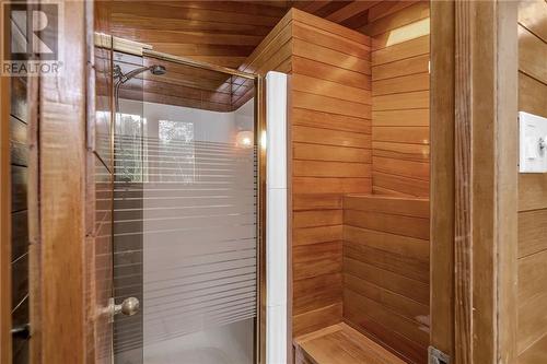 219 Pescod Avenue, Cornwall, ON - Indoor Photo Showing Bathroom