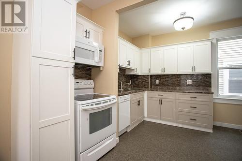 210 Hamilton Avenue, St. John'S, NL - Indoor Photo Showing Kitchen