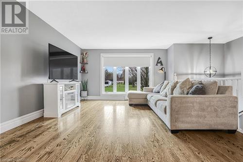 1 Sara Street, Tiverton, ON - Indoor Photo Showing Living Room