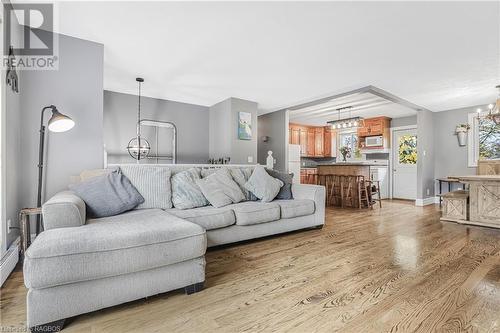 1 Sara Street, Tiverton, ON - Indoor Photo Showing Living Room