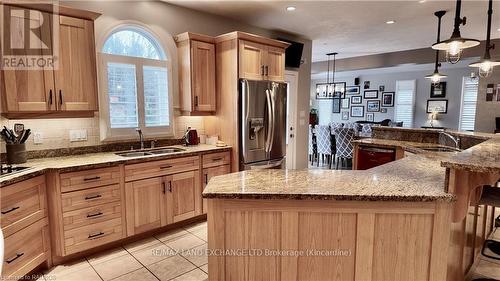 19 Stoney Island Crescent, Kincardine, ON - Indoor Photo Showing Kitchen With Double Sink With Upgraded Kitchen