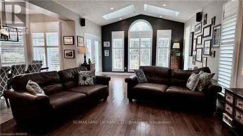 19 Stoney Island Crescent, Kincardine, ON - Indoor Photo Showing Living Room