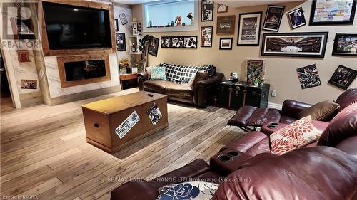 19 Stoney Island Crescent, Kincardine, ON - Indoor Photo Showing Living Room With Fireplace