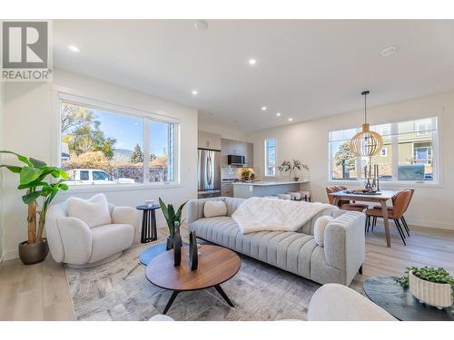 460 Conklin Avenue Unit# 101, Penticton, BC - Indoor Photo Showing Living Room