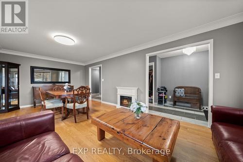 79 Oak Ridge Boulevard, Belleville, ON - Indoor Photo Showing Living Room