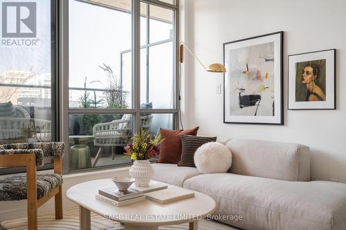 502 - 549 King Street E, Toronto, ON - Indoor Photo Showing Living Room