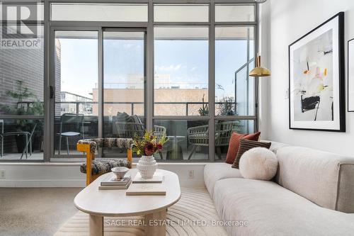 502 - 549 King Street E, Toronto, ON - Indoor Photo Showing Living Room