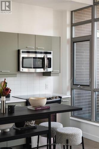 502 - 549 King Street E, Toronto, ON - Indoor Photo Showing Kitchen With Upgraded Kitchen