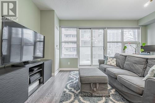 210 - 59 East Liberty Street, Toronto, ON - Indoor Photo Showing Living Room