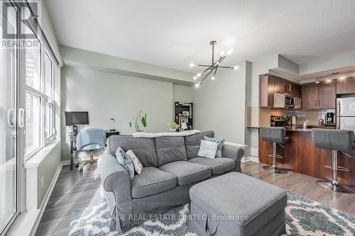 210 - 59 East Liberty Street, Toronto, ON - Indoor Photo Showing Living Room