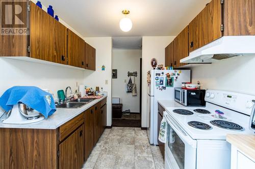 1775 6Th Avenue, Prince George, BC - Indoor Photo Showing Kitchen With Double Sink