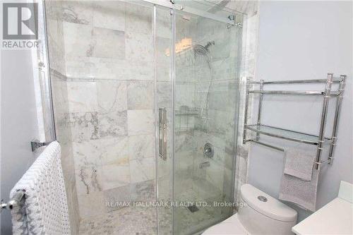 6873 Shade House Court, Mississauga, ON - Indoor Photo Showing Bathroom