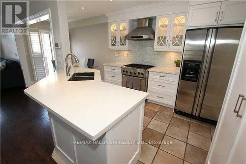 6873 Shade House Court, Mississauga, ON - Indoor Photo Showing Kitchen With Stainless Steel Kitchen With Upgraded Kitchen