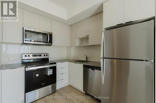 2003 - 202 Burnhamthorpe Road E, Mississauga, ON - Indoor Photo Showing Kitchen With Stainless Steel Kitchen With Upgraded Kitchen