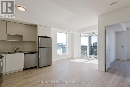 2003 - 202 Burnhamthorpe Road E, Mississauga, ON - Indoor Photo Showing Kitchen With Stainless Steel Kitchen