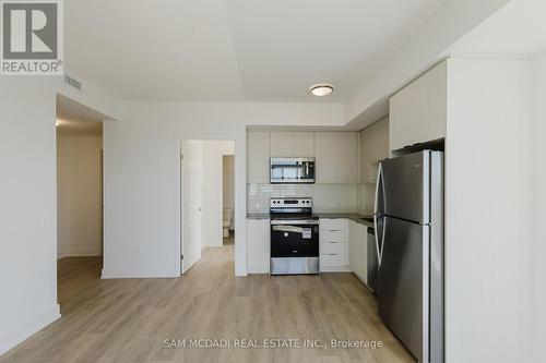 2003 - 202 Burnhamthorpe Road E, Mississauga, ON - Indoor Photo Showing Kitchen With Stainless Steel Kitchen