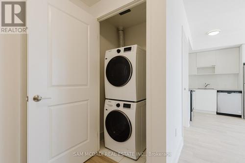 2003 - 202 Burnhamthorpe Road E, Mississauga, ON - Indoor Photo Showing Laundry Room