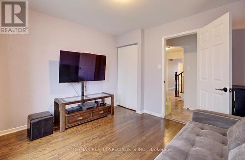 2696 Hollington Crescent, Mississauga, ON - Indoor Photo Showing Living Room