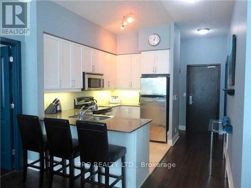 3007 - 70 Absolute Avenue, Mississauga, ON - Indoor Photo Showing Kitchen