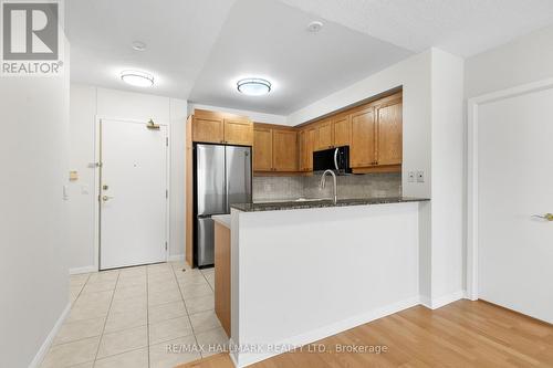 307 - 1801 Bayview Avenue, Toronto, ON - Indoor Photo Showing Kitchen