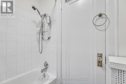 Main Fl - 509 Sammon Avenue, Toronto, ON - Indoor Photo Showing Bathroom