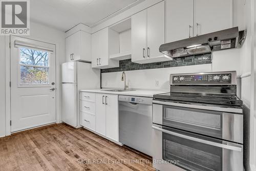 Main Fl - 509 Sammon Avenue, Toronto, ON - Indoor Photo Showing Kitchen