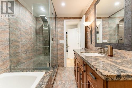 5071 Spruce Avenue, Burlington, ON - Indoor Photo Showing Bathroom