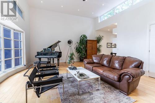 5071 Spruce Avenue, Burlington, ON - Indoor Photo Showing Living Room