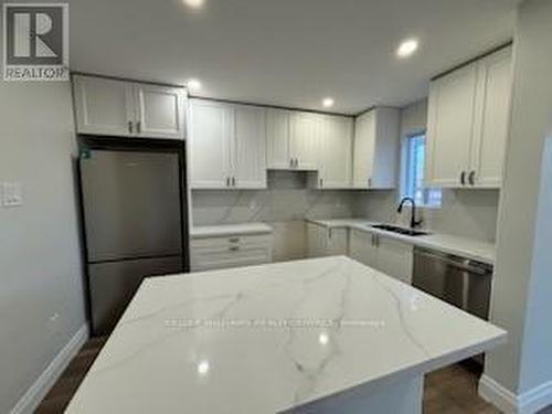 28 Royal Cedar Court, East Gwillimbury, ON - Indoor Photo Showing Kitchen