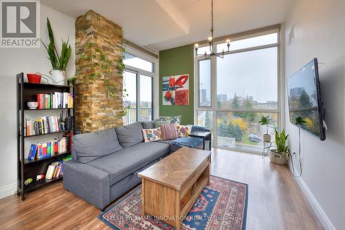 709 - 191 King Street S, Waterloo, ON - Indoor Photo Showing Living Room