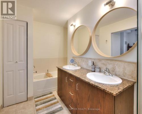 709 - 191 King Street S, Waterloo, ON - Indoor Photo Showing Bathroom