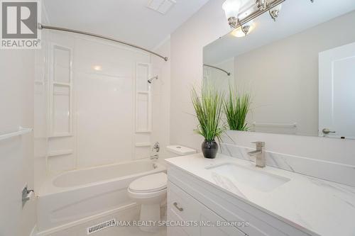 8 - 8 Guildford Crescent, Brampton, ON - Indoor Photo Showing Bathroom