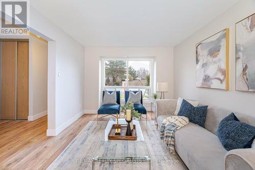 8 - 8 Guildford Crescent, Brampton, ON - Indoor Photo Showing Living Room