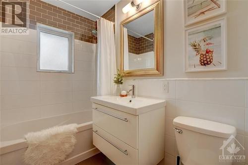 Upstairs Bathroom - 17 Petty Street, Ottawa, ON - Indoor Photo Showing Bathroom