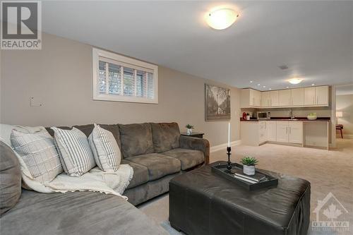 17 Petty Street, Ottawa, ON - Indoor Photo Showing Living Room