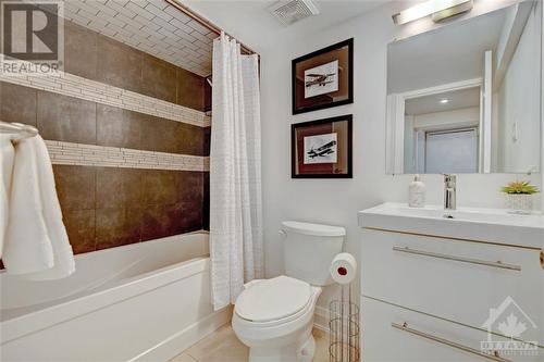 Downstairs bathroom - 17 Petty Street, Ottawa, ON - Indoor Photo Showing Bathroom