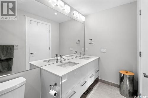 306 404 C Avenue S, Saskatoon, SK - Indoor Photo Showing Bathroom