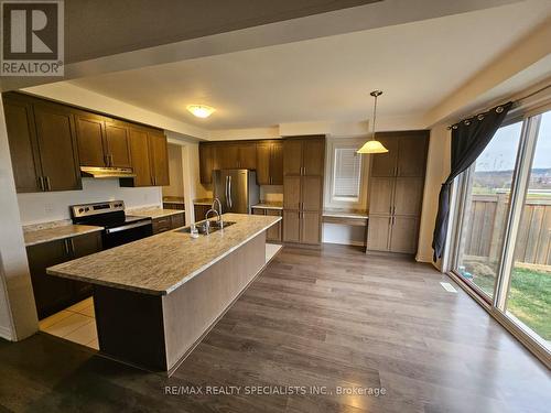 117 Donnan Drive, New Tecumseth, ON - Indoor Photo Showing Kitchen With Double Sink