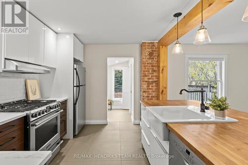 102 Lowell Avenue, St. Catharines (451 - Downtown), ON - Indoor Photo Showing Kitchen With Upgraded Kitchen