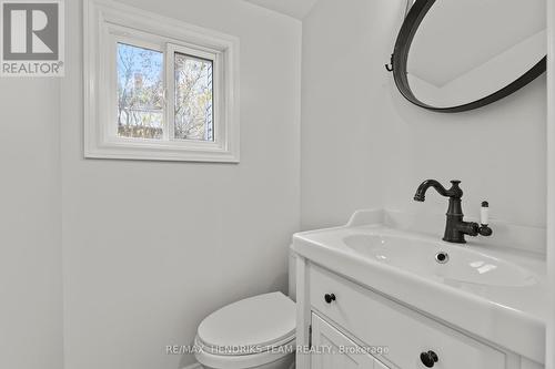 102 Lowell Avenue, St. Catharines (451 - Downtown), ON - Indoor Photo Showing Bathroom