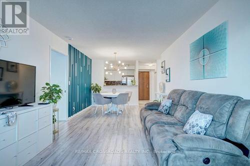 1709 - 1 Lee Centre Drive, Toronto, ON - Indoor Photo Showing Living Room