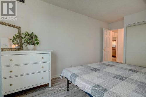 1709 - 1 Lee Centre Drive, Toronto, ON - Indoor Photo Showing Bedroom