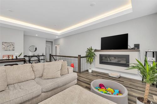 2779 Canyon Crest Drive, West Kelowna, BC - Indoor Photo Showing Living Room With Fireplace